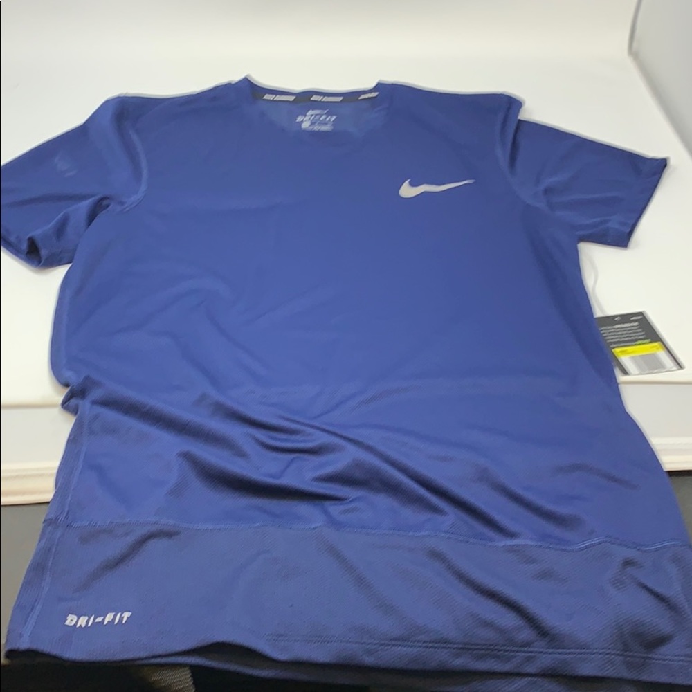 Nike men’s dri fit shirt 5B